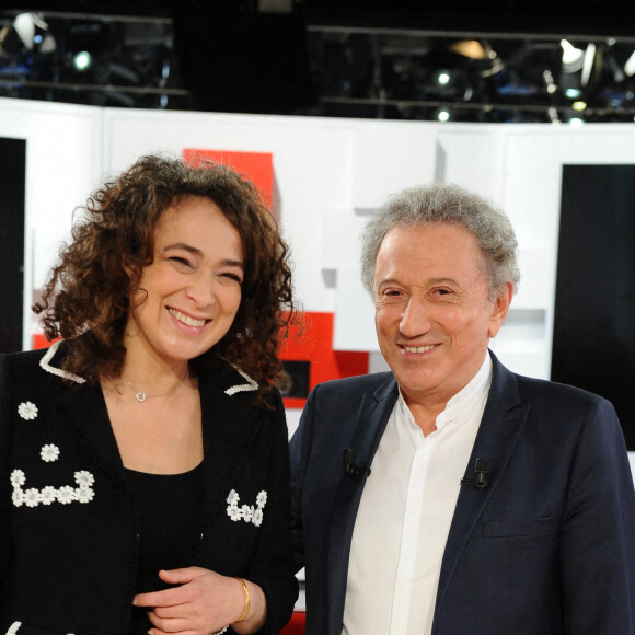 Exclusif - Delphine Horvilleur et Michel Drucker - Enregistrement de l'émission "Vivement Dimanche prochain" présentée par M.Drucker et diffusée le 20 juin 2021 sur France 2. Le 12 mai 2021 © Guillaume Gaffiot / Bestimage