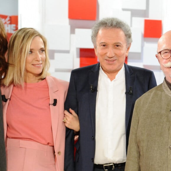 Exclusif - Julia Piaton, Lea Drucker, Michel Drucker, Jean-Paul Rouland, Clara Luciani et Alex Lutz - Enregistrement de l'émission "Vivement Dimanche prochain" présentée par M.Drucker © Guillaume Gaffiot / Bestimage