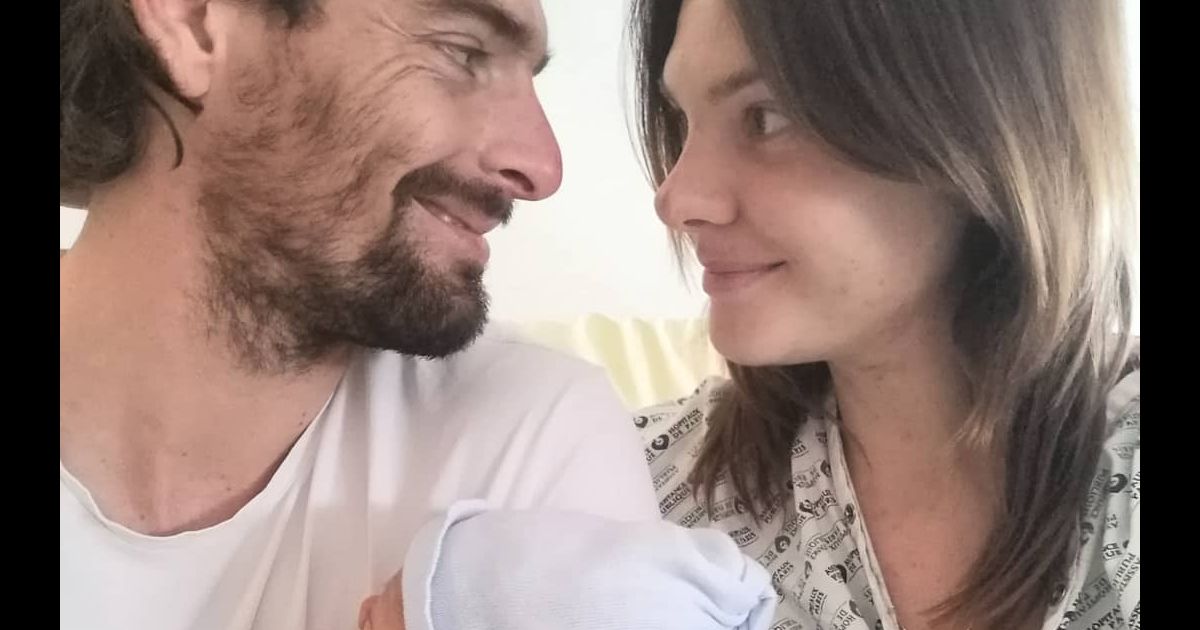 Camille Lacourt et Alice Detolleare parents de Marius ...