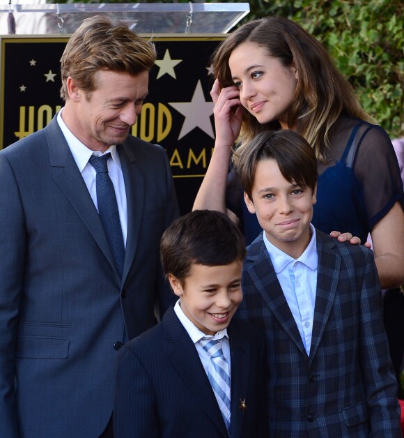 Simon Baker et ses trois enfants Stella Baker, Harry Baker, Claude Baker assistent à la soirée Star ceremony à Los Angeles, le 14 février 2013.