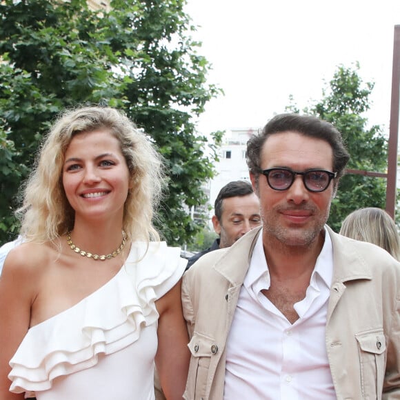 Nicolas Bedos et sa compagne Pauline Desmonts à la première du film "Boite Noire" dans le cadre du Festival CINEROMAN au cinéma Pathé Gare du Sud à Nice, France, le 19 juin 2021. © Denis Guignebourg/Bestimage 