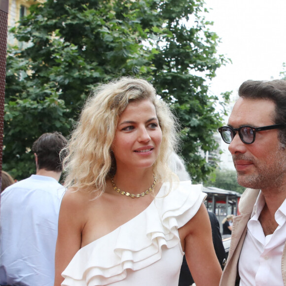 Nicolas Bedos et sa compagne Pauline Desmonts à la première du film "Boite Noire" dans le cadre du Festival CINEROMAN au cinéma Pathé Gare du Sud à Nice, France, le 19 juin 2021. © Denis Guignebourg/Bestimage 