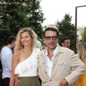 Nicolas Bedos et sa compagne Pauline Desmonts à la première du film "Boite Noire" dans le cadre du Festival CINEROMAN au cinéma Pathé Gare du Sud à Nice, France, le 19 juin 2021. ©