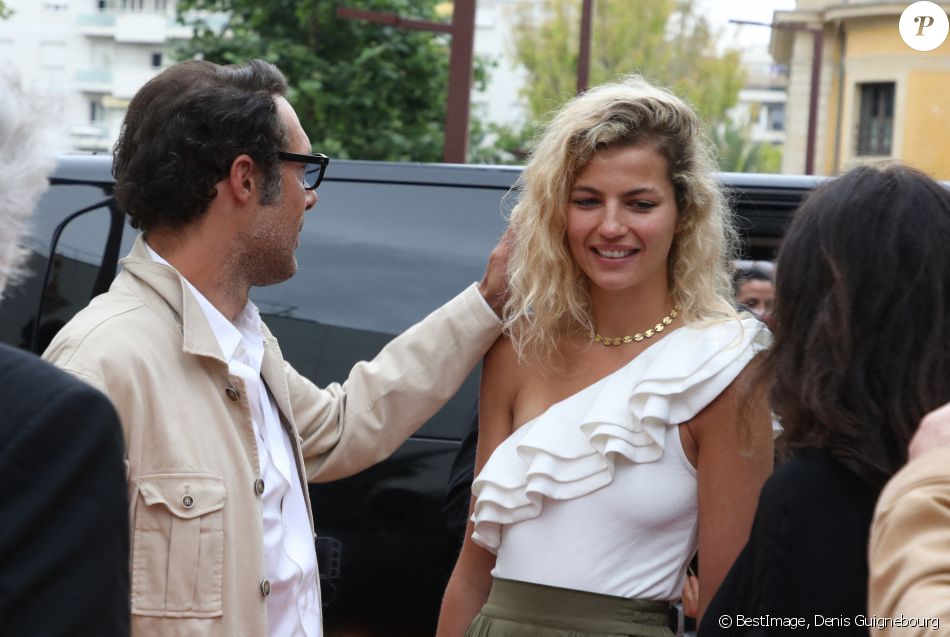 Nicolas Bedos et sa compagne Pauline Desmonts à la première du film "Boite Noire" dans le cadre du Festival CINEROMAN au cinéma Pathé Gare du Sud à Nice, France, le 19 juin 2021. © Denis Guignebourg/Bestimage