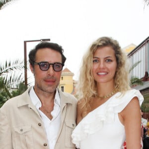 Nicolas Bedos et sa compagne Pauline Desmonts à la première du film "Boite Noire" dans le cadre du Festival CINEROMAN au cinéma Pathé Gare du Sud à Nice, France, le 19 juin 2021. © Denis Guignebourg/Bestimage 