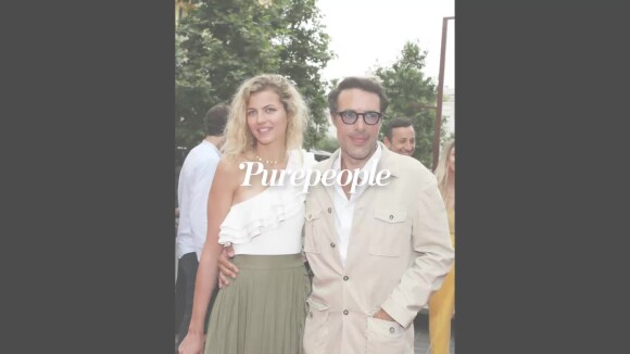 Nicolas Bedos câlin avec sa compagne Pauline : l'amour en douceur à Nice