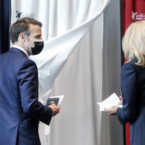 Emmanuel et Brigitte Macron sont allés voter pour le premier tour des élections régionales et départementales 2021 à la mairie du Touquet. Le 20 juin 2021. © Stéphane Lemouton/Bestimage