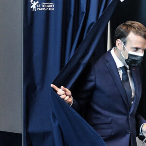 Emmanuel et Brigitte Macron sont allés voter pour le premier tour des élections régionales et départementales 2021 à la mairie du Touquet. Le 20 juin 2021. © Stéphane Lemouton/Bestimage