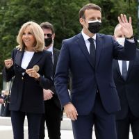 Emmanuel et Brigitte Macron : galanterie et bain de foule pour les régionales 2021