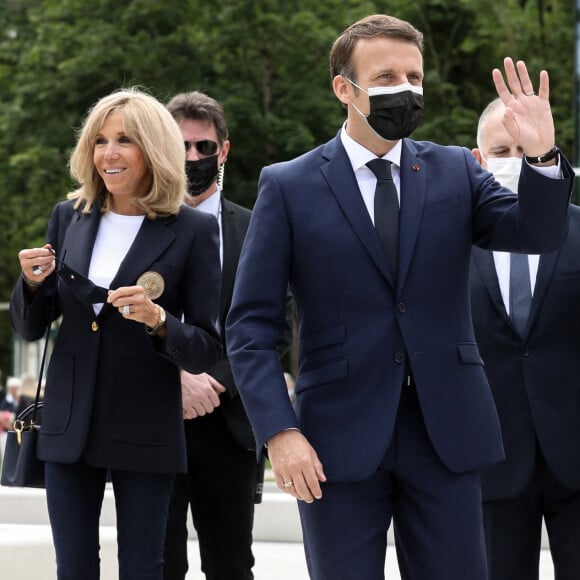 Emmanuel et Brigitte Macron sont allés voter pour le premier tour des élections régionales et départementales à la mairie du Touquet. © Stéphane Lemouton/Bestimage