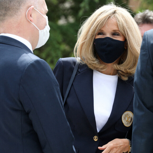 Emmanuel et Brigitte Macron sont allés voter pour le premier tour des élections régionales et départementales 2021 à la mairie du Touquet. Le 20 juin 2021. © Stéphane Lemouton/Bestimage