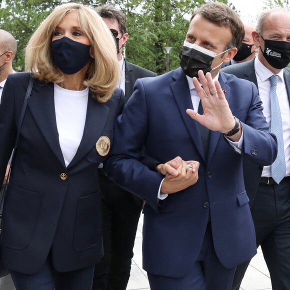 Emmanuel et Brigitte Macron sont allés voter pour le premier tour des élections régionales et départementales 2021 à la mairie du Touquet. Le 20 juin 2021. © Stéphane Lemouton/Bestimage