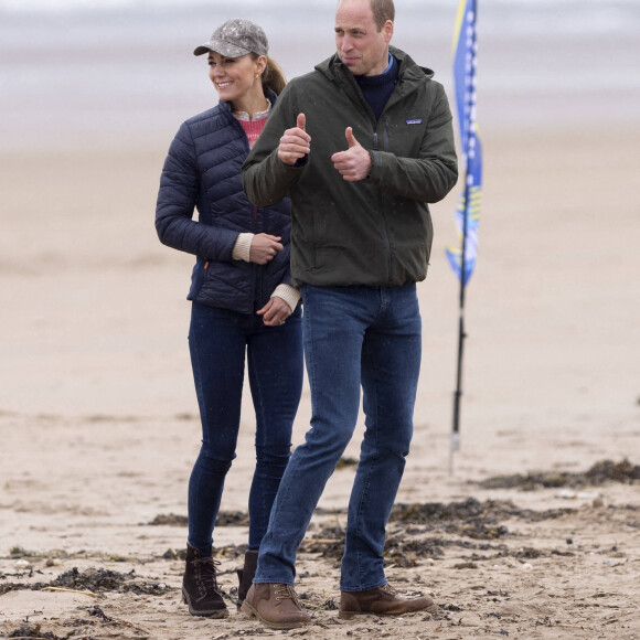Le prince William et Catherine Kate Middleton font un tour de char à voile sur la plage Saint Andrews dans le comté de East Lothian en Ecosse le 26 mai 2021.