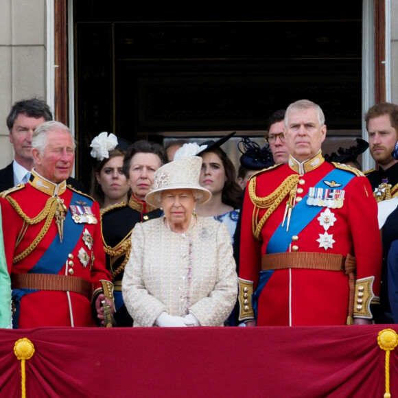 Camilla Parker Bowles, le prince Charles, la reine Elizabeth II, le prince Andrew, le prince Harry et Meghan Markle - La famille royale au balcon du palais de Buckingham. Londres, le 8 juin 2019.