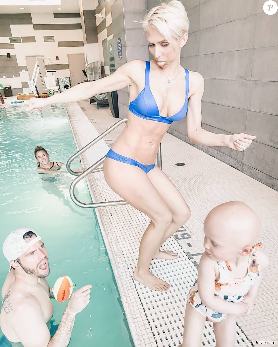 Chance Moore, Kate Hudson et leur fille Eliza à la piscine. - Purepeople