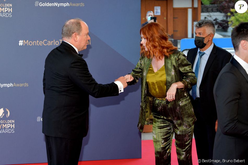 Le prince Albert II de Monaco et Audrey Fleurot lors du photocall de la cérémonie des Nymphes d'Or du 60ème festival de télévision de Monte Carlo au Grimaldi Forum à Monaco le 22 juin 2021. © Bruno Bebert / Bestimage