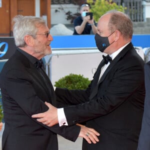 Tchéky Karyo et le prince Albert II de Monaco lors du photocall de la cérémonie des Nymphes d'Or du 60ème festival de télévision de Monte Carlo au Grimaldi Forum à Monaco le 22 juin 2021. © Bruno Bebert / Bestimage