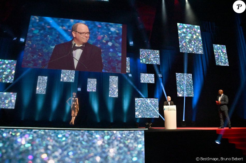 Le prince Albert II de Monaco durant la cérémonie des Nymphes d'Or du 60eme Festival de Télévision de Monte-Carlo dans la salle des Princes du Grimaldi Forum à Monaco, le 22 juin 2021. Cette année, un bon nombre de récompensés ne pouvant être présents à cause des restrictions sanitaires appliquées pour les déplacements à l'étranger, seront sur scène en mode "hologramme". © Bruno Bebert / Bestimage