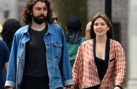 Elizabeth Olsen mariée à Robbie Arnett : ils dévoilent leurs bagues dans les rues de New York