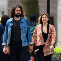 Elizabeth Olsen mariée à Robbie Arnett : ils dévoilent leurs bagues dans les rues de New York
