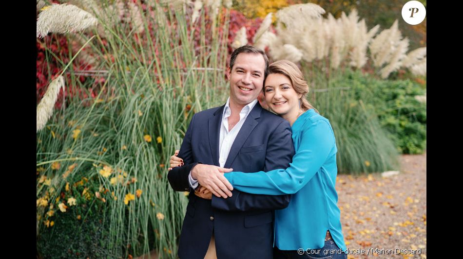 Le prince Guillaume et la princesse Stéphanie annoncent l'arrivée de leur premier enfant au printemps 2020. Portrait officiel publié le 6 décembre 2019.