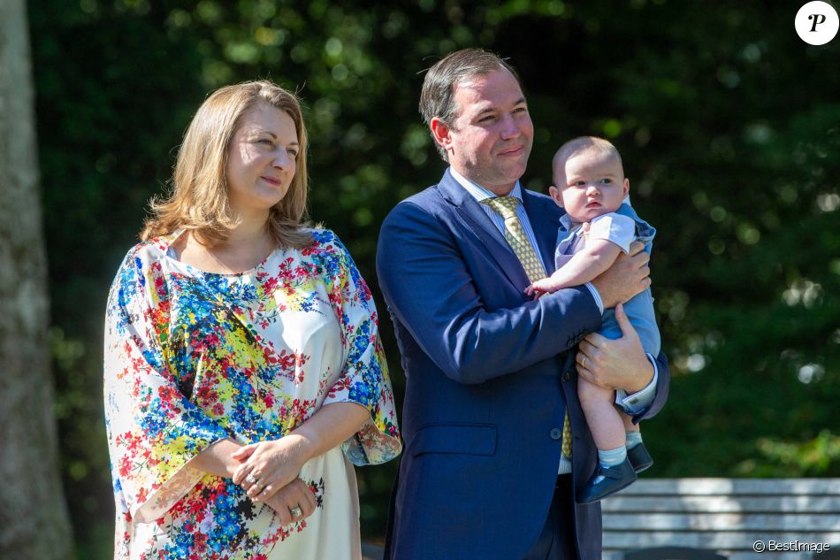 Plantation d'un arbre en l'honneur de la naissance de son Altesse Royale le Prince Charles de Luxembourg, en présence de ses parents, le Prince Guillaume et la Princesse Stéphanie, du Premier Ministre Xavier Bettel, du Vice-Premier Ministre Dan Kersch, et de la Bourgmestre de la ville de Luxembourg, Lydie Polfer. Le prince Charles de Luxembourg, né le 10 mai 2020, a été baptisé le 19 septembre 2020 à l'abbaye de Clervaux. Luxembourg.