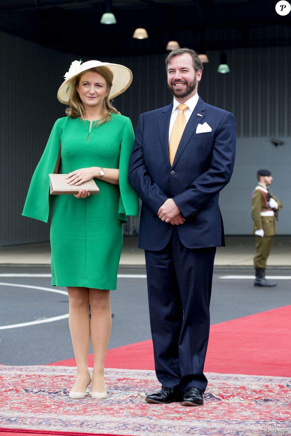 Le prince Guillaume de Luxembourg et la comtesse Stéphanie de Lannoy à l'aéroport de Luxembourg attendent l'arrivée du couple royal des Pays-Bas. Le 23 mai 2018