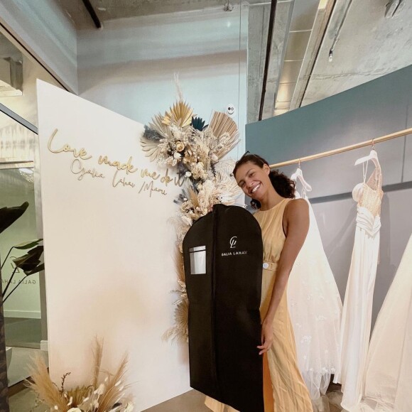 Chloé Mortaud avec sa robe de mariée, le 5 juin 2021