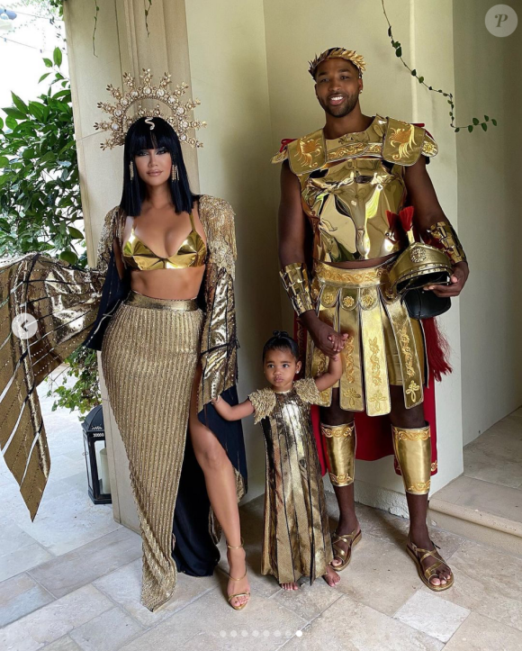 Khloé Kardashian, le basketteur Tristan Thompson et leur fille True déguisés pour Halloween. Octobre 2020.