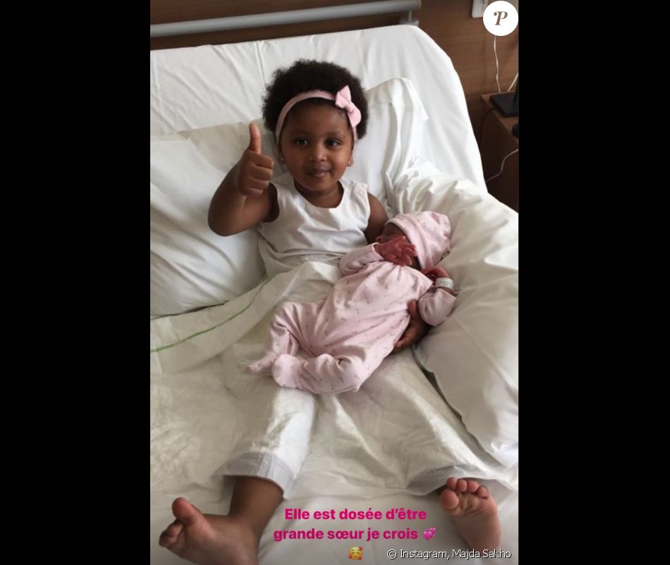 Majda Sakho, l'épouse du footballeur Mamadou Sakho, a publié dans sa story Instagram du 23 juin 2021 plusieurs photos de son mari et leurs trois enfants, Aida, Sienna et Tidiane.