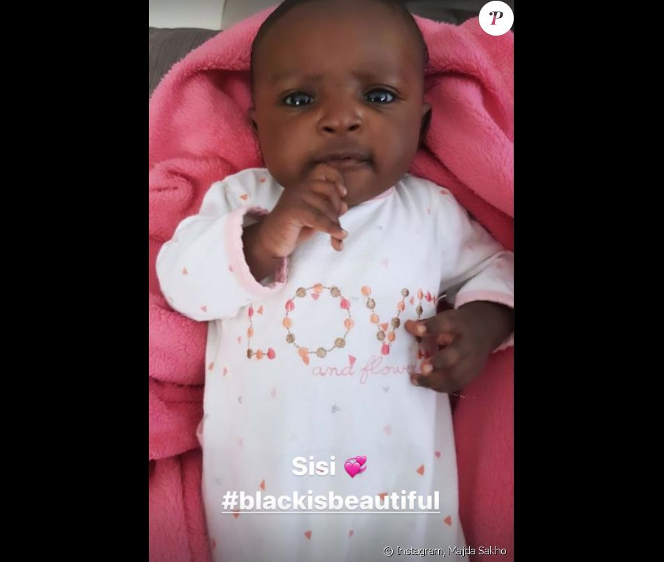 Majda Sakho, l'épouse du footballeur Mamadou Sakho, a publié dans sa story Instagram du 23 juin 2021 plusieurs photos de son mari et leurs trois enfants, Aida, Sienna et Tidiane.