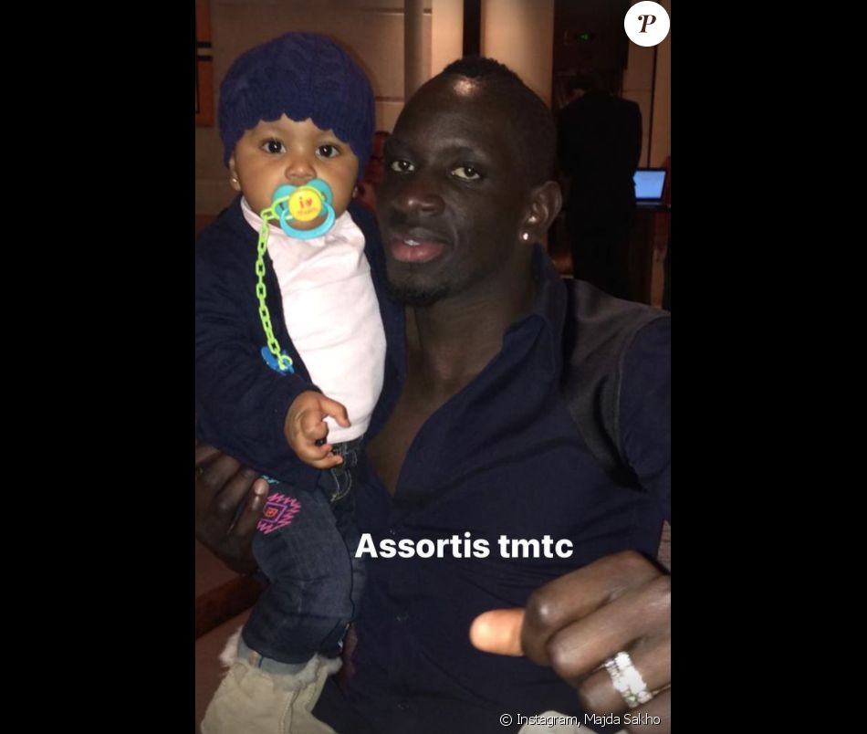 Majda Sakho, l'épouse du footballeur Mamadou Sakho, a publié dans sa story Instagram du 23 juin 2021 plusieurs photos de son mari et leurs trois enfants, Aida, Sienna et Tidiane.