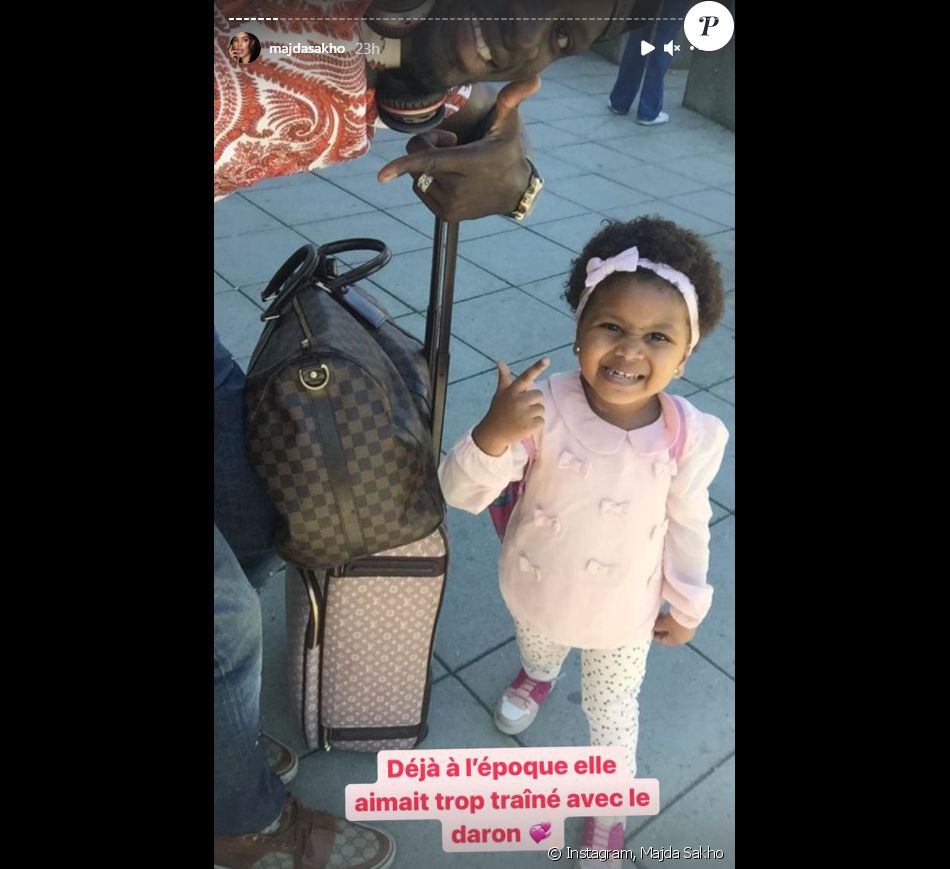 Majda Sakho, l'épouse du footballeur Mamadou Sakho, a publié dans sa story Instagram du 23 juin 2021 plusieurs photos de son mari et leurs trois enfants, Aida, Sienna et Tidiane.