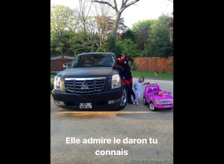 Majda Sakho, l'épouse du footballeur Mamadou Sakho, a publié dans sa story Instagram du 23 juin 2021 plusieurs photos de son mari et leurs trois enfants, Aida, Sienna et Tidiane.