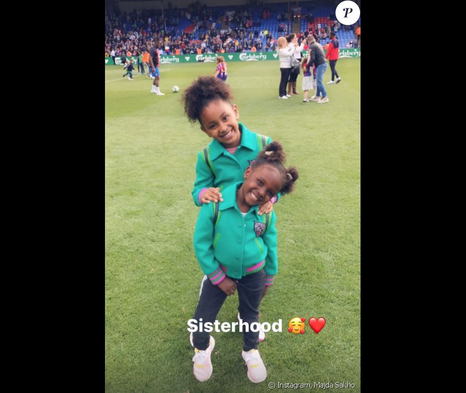 Majda Sakho, l'épouse du footballeur Mamadou Sakho, a publié dans sa story Instagram du 23 juin 2021 plusieurs photos de son mari et leurs trois enfants, Aida, Sienna et Tidiane.