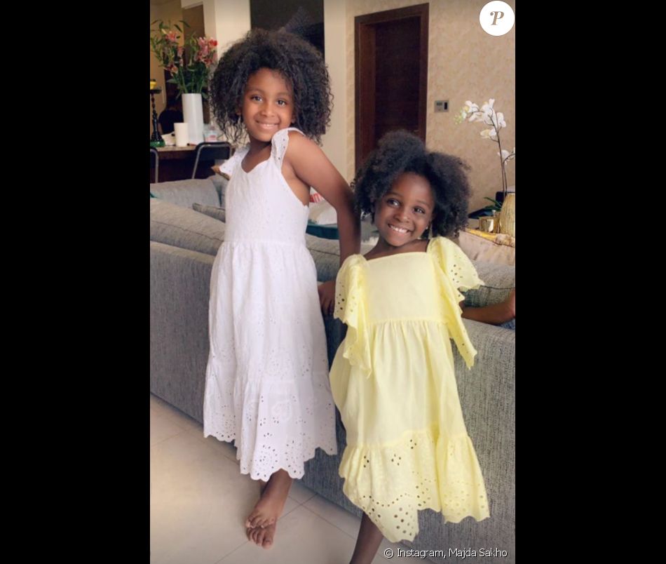 Majda Sakho, l'épouse du footballeur Mamadou Sakho, a publié dans sa story Instagram du 23 juin 2021 plusieurs photos de son mari et leurs trois enfants, Aida, Sienna et Tidiane.