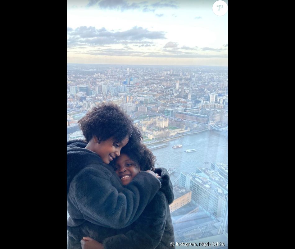 Majda Sakho, l'épouse du footballeur Mamadou Sakho, a publié dans sa story Instagram du 23 juin 2021 plusieurs photos de son mari et leurs trois enfants, Aida, Sienna et Tidiane.
