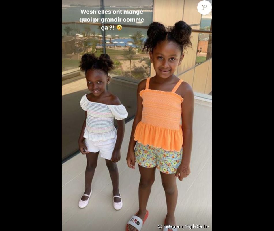 Majda Sakho, l'épouse du footballeur Mamadou Sakho, a publié dans sa story Instagram du 23 juin 2021 plusieurs photos de son mari et leurs trois enfants, Aida, Sienna et Tidiane.