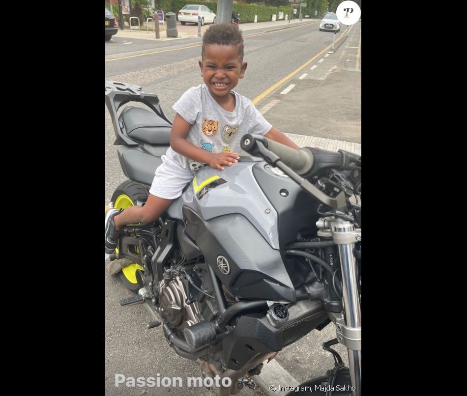Majda Sakho, l'épouse du footballeur Mamadou Sakho, a publié dans sa story Instagram du 23 juin 2021 plusieurs photos de son mari et leurs trois enfants, Aida, Sienna et Tidiane.