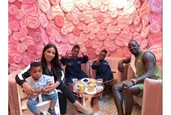 Majda Sakho, l'épouse du footballeur Mamadou Sakho, a publié dans sa story Instagram du 23 juin 2021 plusieurs photos de son mari et leurs trois enfants, Aida, Sienna et Tidiane.