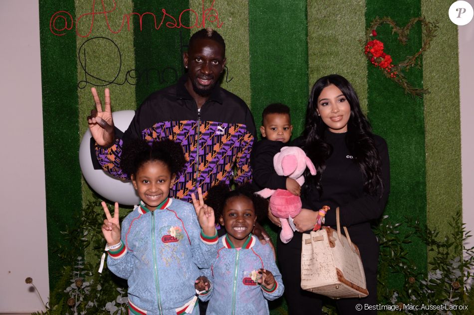 Exclusif - Mamadou Sakho avec sa femme Majda et leurs enfants, Aïda, Sienna et Tidane au premier goûter des étoiles au profit de l'association AMSAK à l'Orangerie au Jardin d'acclimatation à Paris, France, le 1er mars 2020. © Marc Ausset-Lacroix/Bestimage