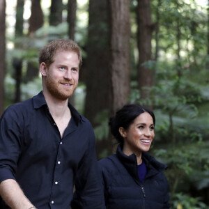 Le prince Harry, duc de Sussex et Meghan Markle, duchesse de Sussex (enceinte) visitent le site Redwoods Tree Walk à Rotorua, Nouvelle Zélande le 31 octobre 2018.