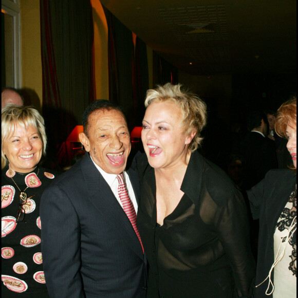 MURIEL ROBIN , HENRI SALVADOR ET SA FEMME - MURIEL ROBIN FETE LA GENERALE DE SON SPECTACLE A L' ETOILE