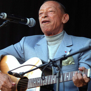 "HENRI SALVADOR" FETE DE LA MUSIQUE HOPITAL NECKER PARIS 2001 