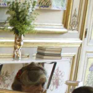 Exclusif - Brigitte Bardot reçue à l'Élysée en tant que présidente de la Fondation Brigitte Bardot par le président de la république Emmanuel Macron et sa femme Brigitte Macron pour évoquer la condition animale à l'Élysée Paris le 24 juillet 2018. © Fondation Brigitte Bardot / Bestimage