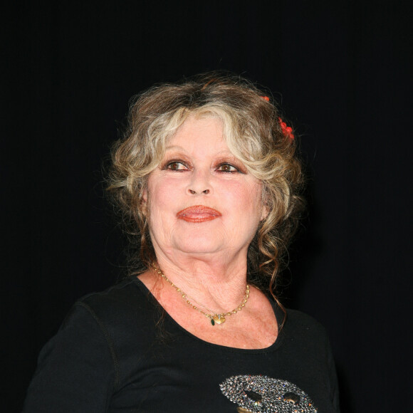 Archives - Brigitte Bardot lors des 20 ans de la Fondation Brigitte Bardot à Paris, le 28 septembre 2006.