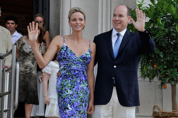 Le prince Albert de Monaco et son épouse la princesse Charlene quelques jours après leur mariage, à Monaco en 2011.