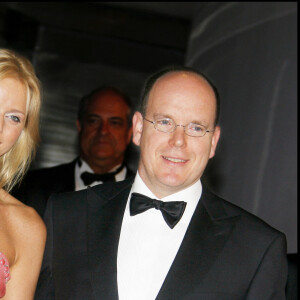 Le prince Albert de Monaco et Charlene Wittstock en soirée en marge du Grand Prix de Formule 1 de Monaco en 2007.