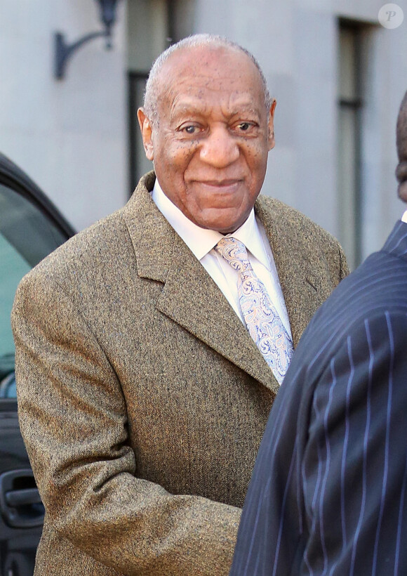 Bill Cosby arrive au tribunal de Norristown. Bill Cosby est accusé d'agressions sexuelles sur une cinquantaine de femmes et tente d'arrêter le témoignante de plusieurs d'entres elles au prochain tribunal du 2 avril 2018. La fille de Bill Cosby, Ensa, est décédée vendredi dernier à l'âge de 44 ans des suites d'une maladie rénale. Ensa Cosby a été d'un soutien inébranlable pour son père lors de son procès pour agression sexuelle l'an dernier, affirmant que les accusations étaient racistes. Ensa était instructrice de yoga à Sherburne Falls, elle était également apparue dans un épisode du Cosby Show en 1989. Le 5 mars 2018