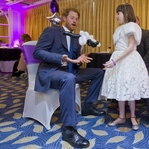Nellie-Mai Evans, 9 ans (Prix "Inspirational Young Person") - Le prince Harry a prononcé un discours lors de la cérémonie de remise des prix "WellChild", qui récompense le courage des enfants malades et de leurs familles, à Londres. Le 5 octobre 2015